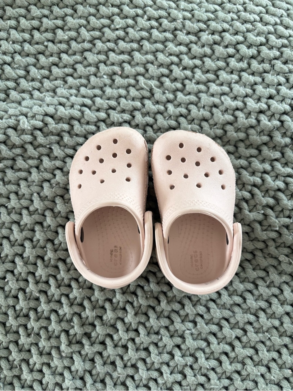 crocs classic style light pink for toddler/baby